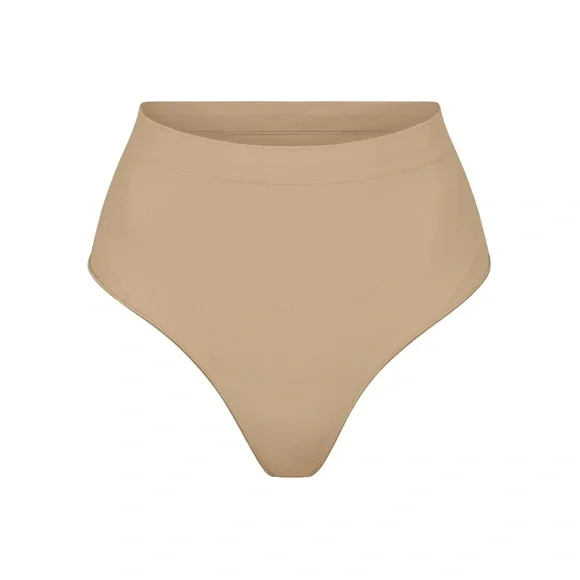 SKIMS Seamless Sculpt Mid Waist Thong - Picture 5 of 7